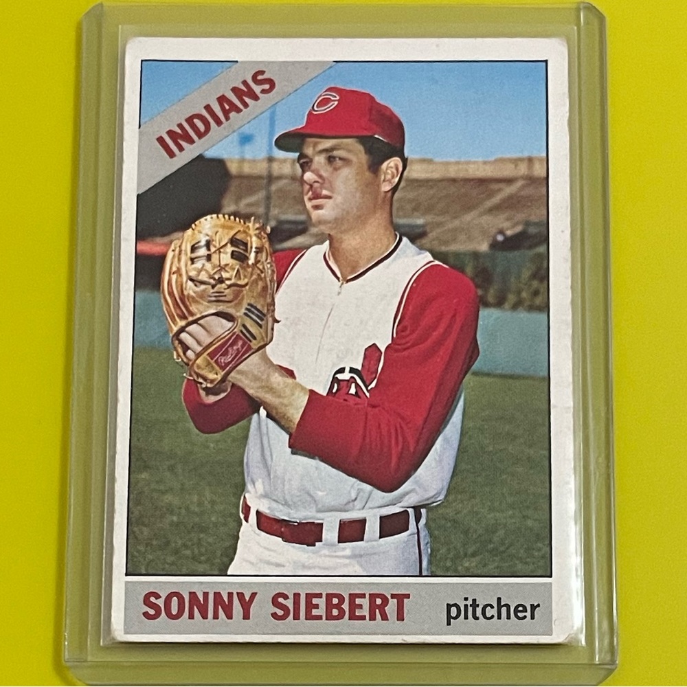 Sonny Siebert #197 1966 Topps Baseball Trading Card